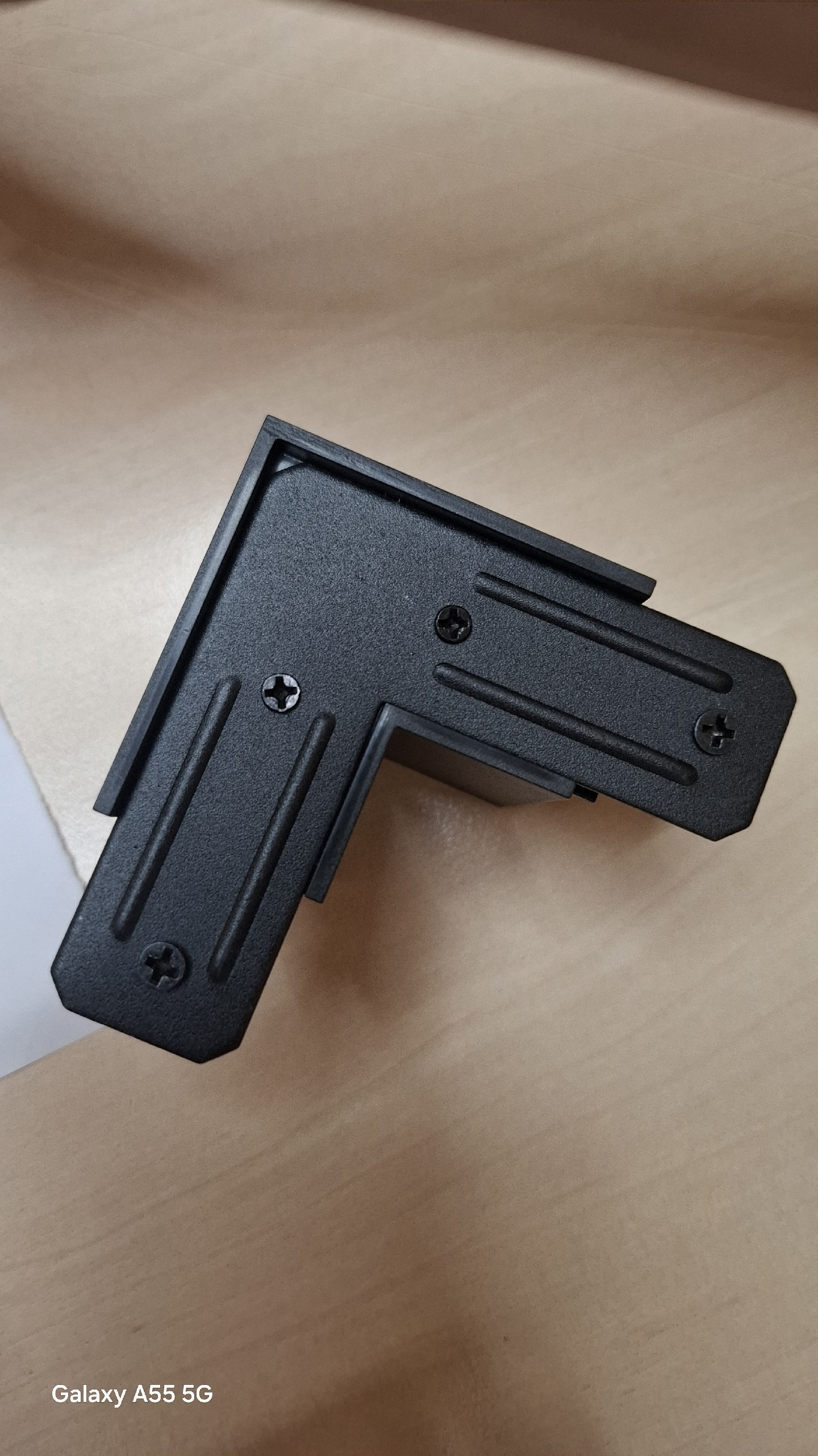 Фото товара COLIBRI Трековый угловой коннектор 220V черный